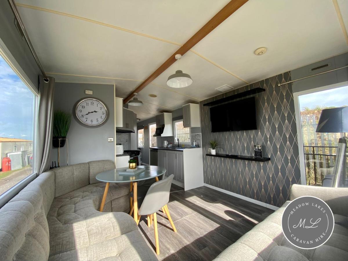 Promenade 852 - Pet Friendly, Wifi And Just A Few Steps From The Beach, Close To Fantasy Island - Meadow Lakes Caravan & Hire *