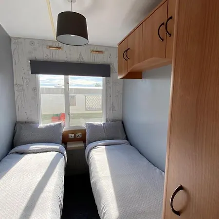 Promenade 852 - Pet Friendly, Wifi And Just A Few Steps From The Beach, Close To Fantasy Island - Meadow Lakes Caravan & Lodge Hire Skegness Exterior photo