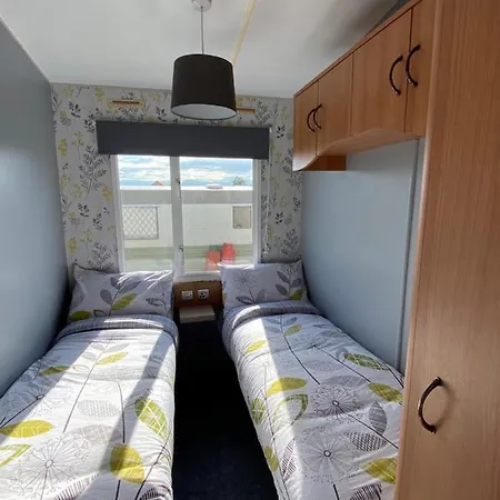 Promenade 852 - Pet Friendly, Wifi And Just A Few Steps From The Beach, Close To Fantasy Island - Meadow Lakes Caravan & Lodge Hire Skegness Exterior photo