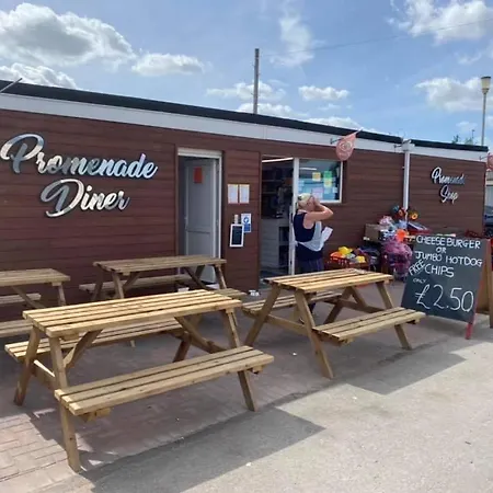 Promenade 852 - Pet Friendly, Wifi And Just A Few Steps From The Beach, Close To Fantasy Island - Meadow Lakes Caravan & Lodge Hire Skegness Exterior photo