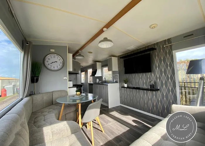 Promenade 852 - Pet Friendly, Wifi And Just A Few Steps From The Beach, Close To Fantasy Island - Meadow Lakes Caravan & Lodge Hire