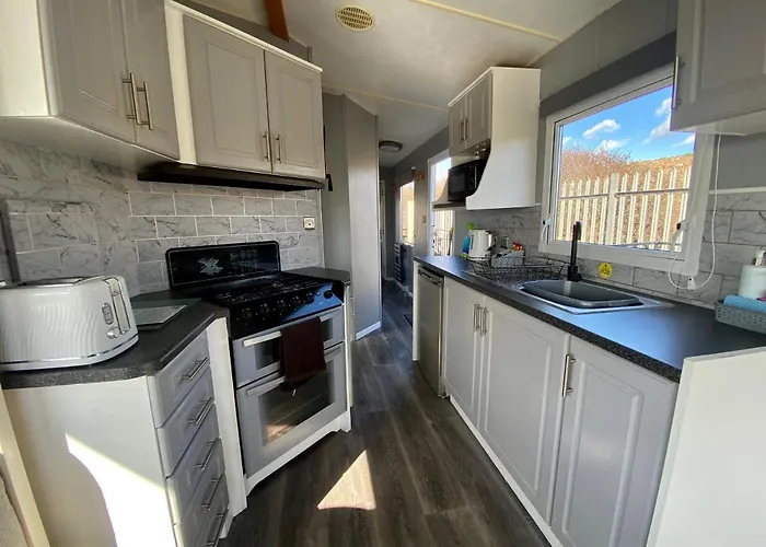 Promenade 852 - Pet Friendly, Wifi And Just A Few Steps From The Beach, Close To Fantasy Island - Meadow Lakes Caravan & Lodge Hire