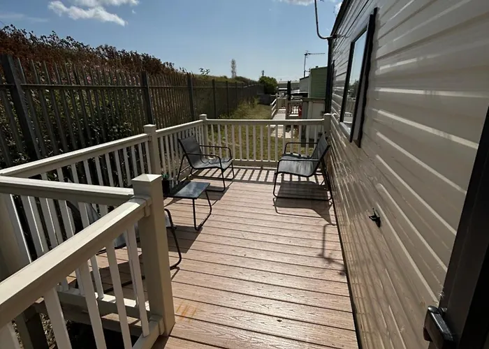 Promenade 852 - Pet Friendly, Wifi And Just A Few Steps From The Beach, Close To Fantasy Island - Meadow Lakes Caravan & Lodge Hire