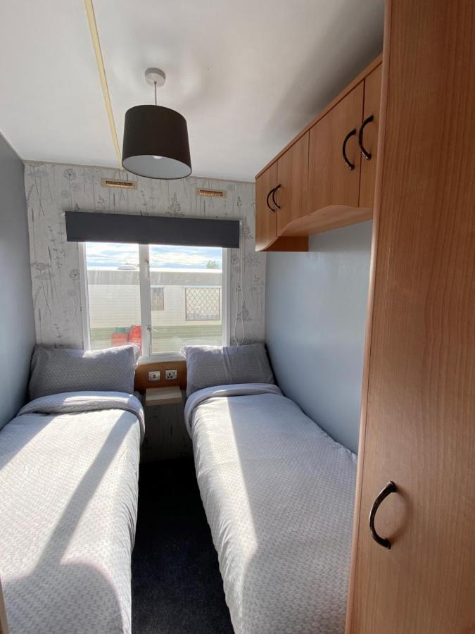 Promenade 852 - Pet Friendly, Wifi And Just A Few Steps From The Beach, Close To Fantasy Island - Meadow Lakes Caravan & Hire