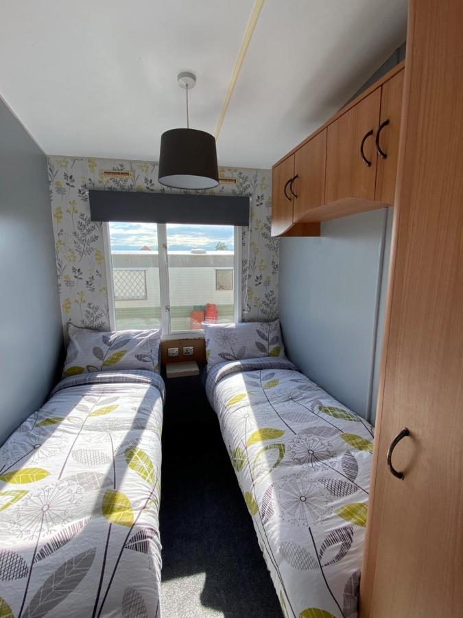 Promenade 852 - Pet Friendly, Wifi And Just A Few Steps From The Beach, Close To Fantasy Island - Meadow Lakes Caravan & Hire * Skegness