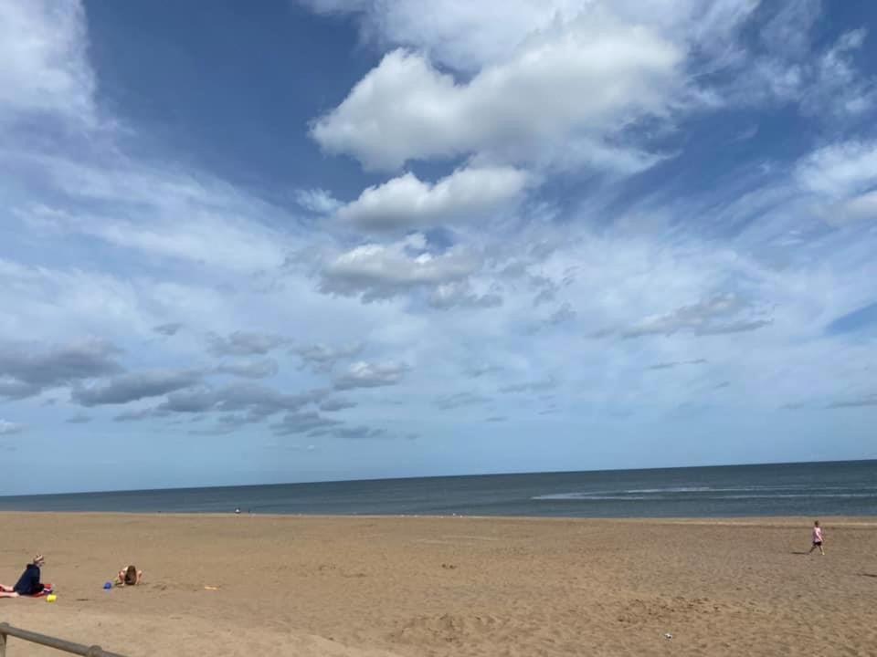 Promenade 852 - Pet Friendly, Wifi And Just A Few Steps From The Beach, Close To Fantasy Island - Meadow Lakes Caravan & Hire Skegness