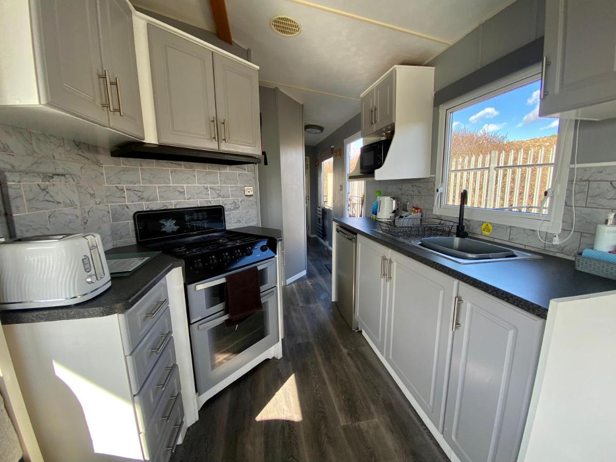 Promenade 852 - Pet Friendly, Wifi And Just A Few Steps From The Beach, Close To Fantasy Island - Meadow Lakes Caravan & Hire Skegness